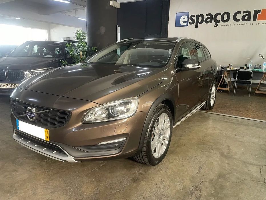 Volvo V60 Cross Country 2.0 D3 Momentum Geartronic