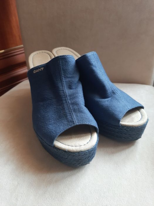 Klapki koturn Gant