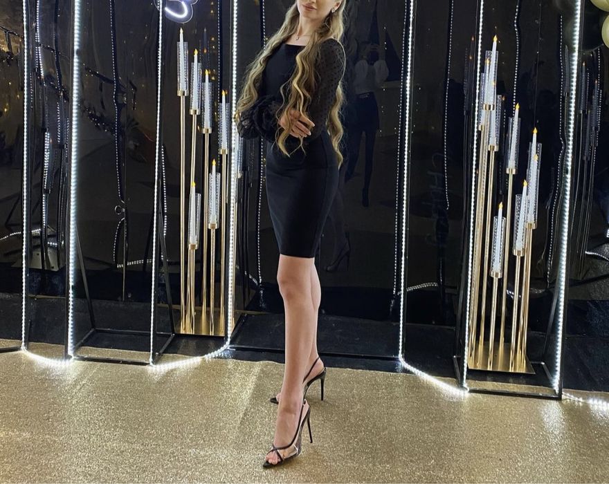 Розкішна чорна сукня