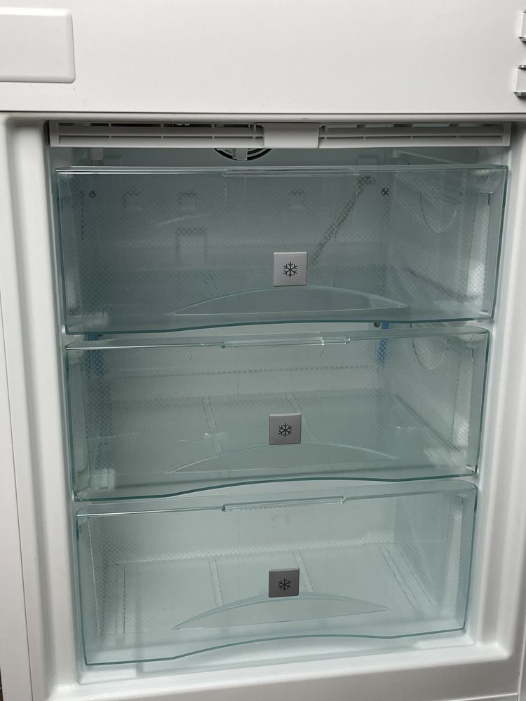 Вбудований холодильник Liebherr ICBN 3314 в ІДЕАЛЬНОМУ стані