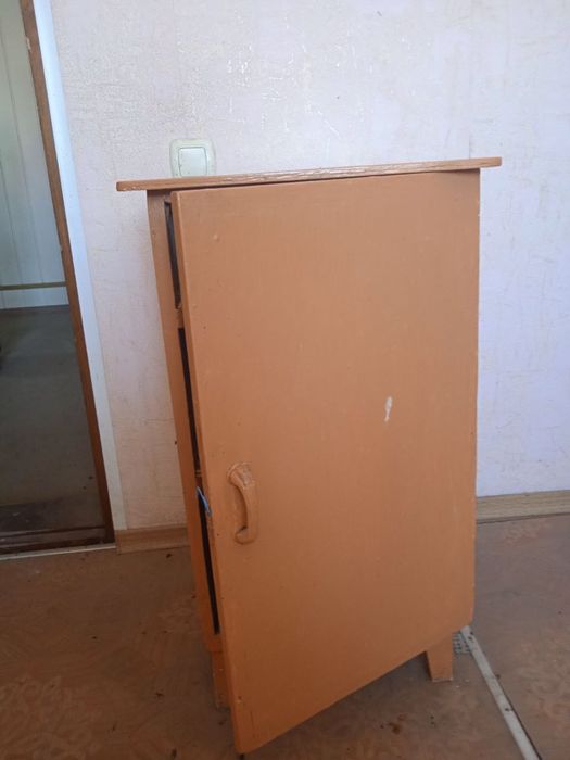 Тумбочка господарська деревьяна