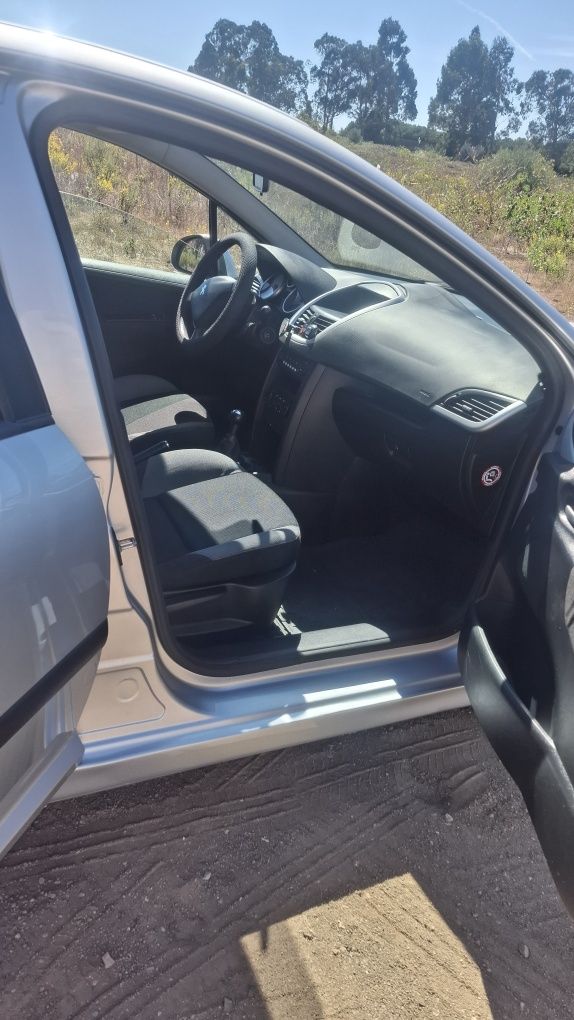 peugeot sem detalhe em lataria motor em otimo estado