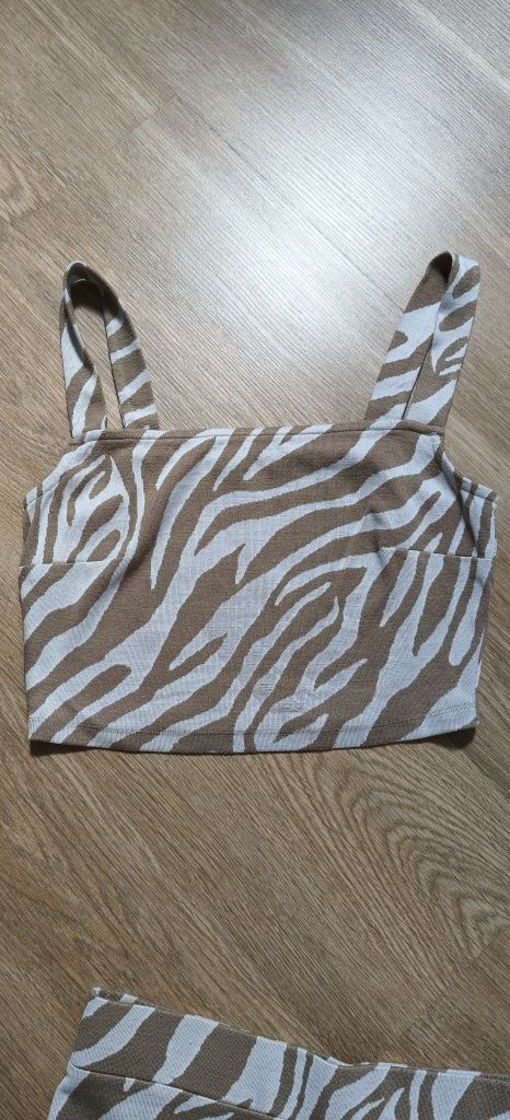 Komplet zebra top i spódnica beżowy biały mohito XS