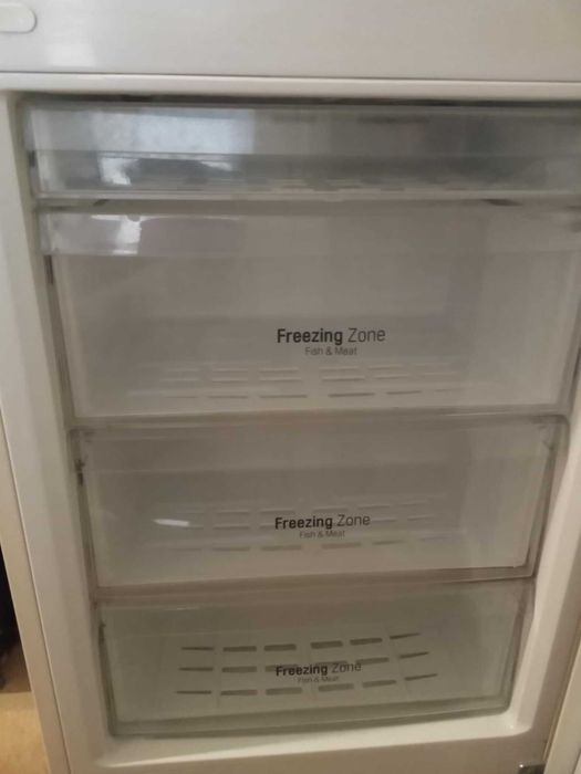 Холодильник LG NoFrost.