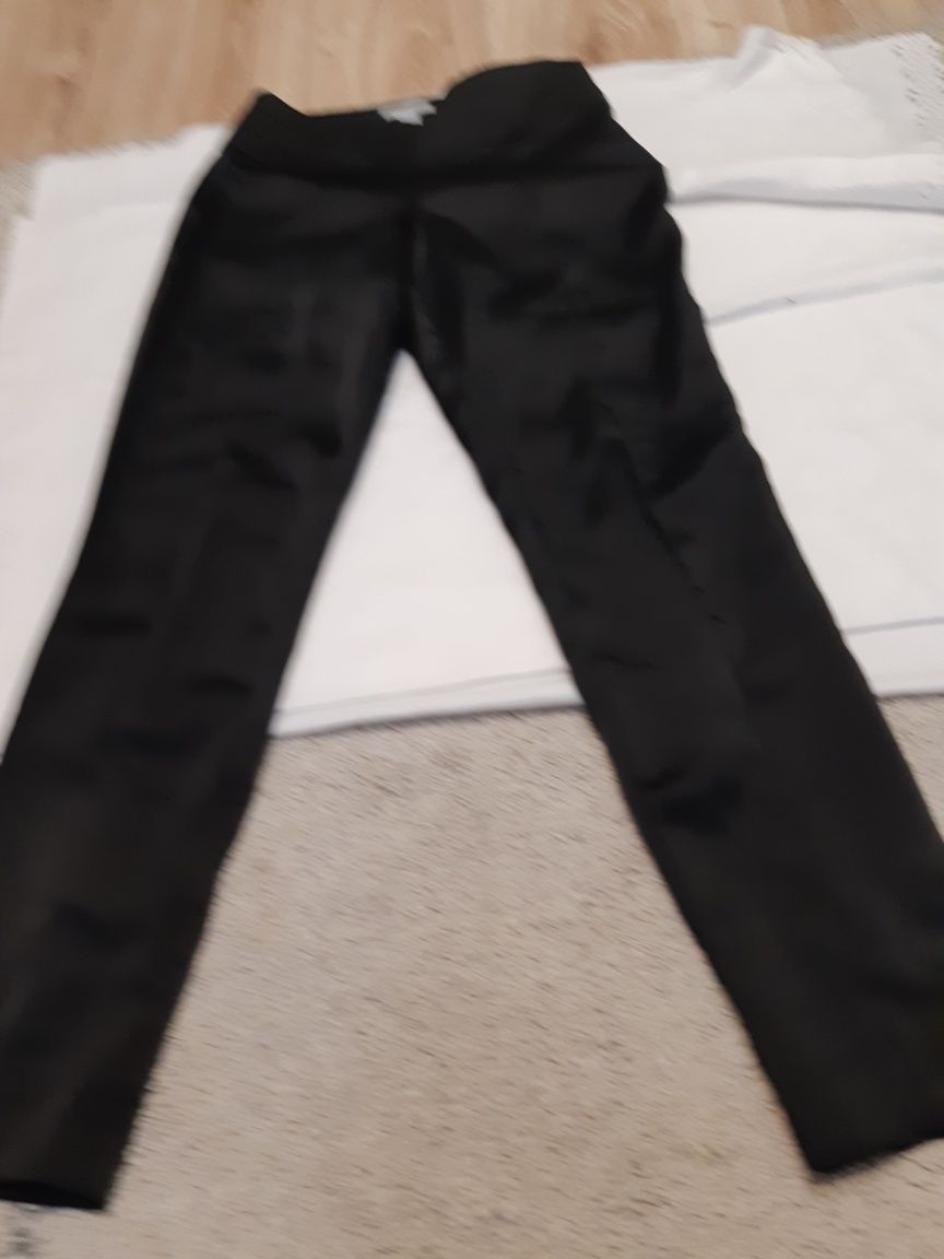 Czarne atlasowe spodnie proste