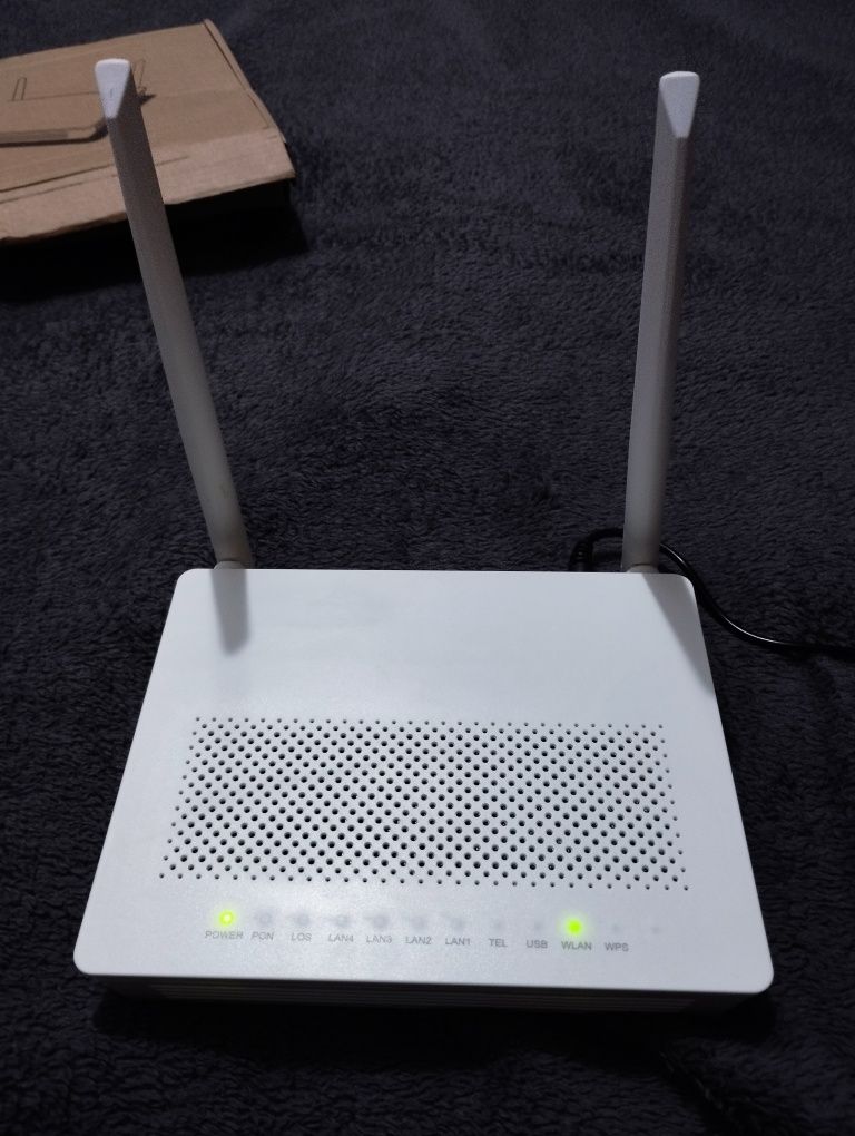 Роутер с оптическим входом. Huawei HG 8546M