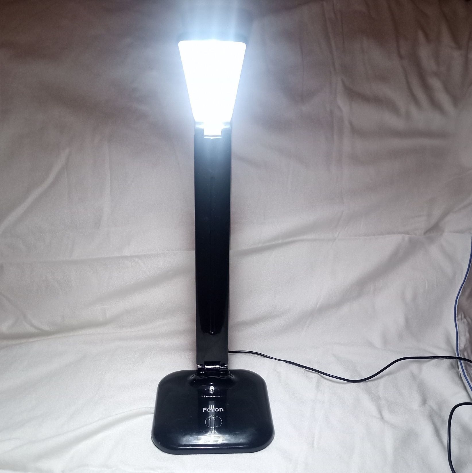 Лампа настольная, светодиодная Led
