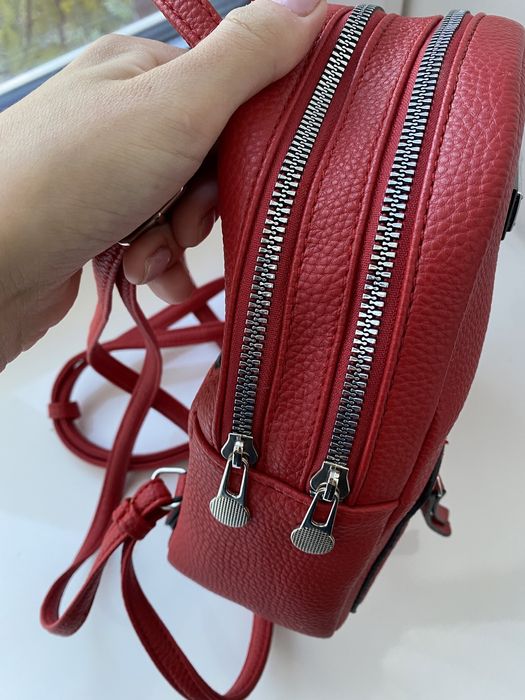 Маленька сумка-рюкзак червона