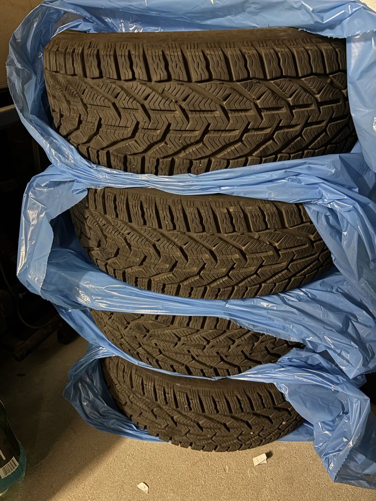 Komplet opon zimowych Kormoran Snow 205/55R16 94H