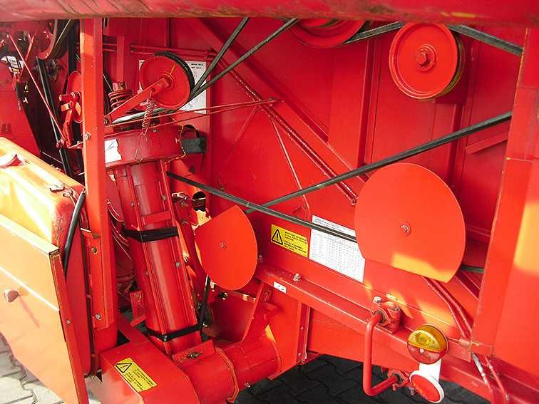 Зерноуборочный комбайн Massey Ferguson 330
