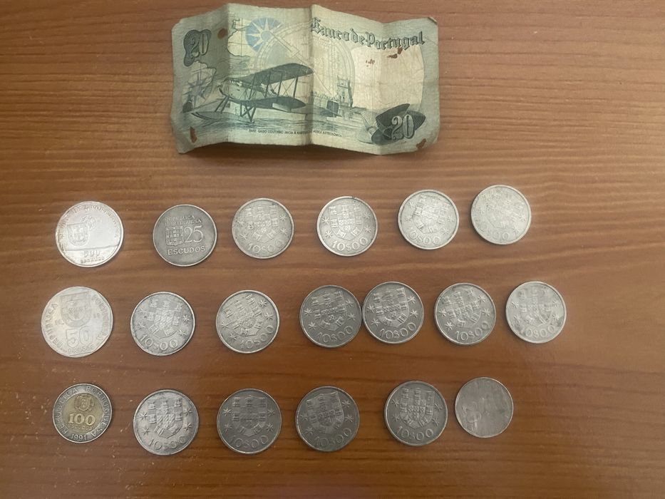 Vendo moedas e nota escudos