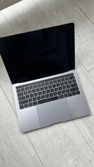 MacBook Pro / touch bar / 512Gb 13” (2017) intel core i5
