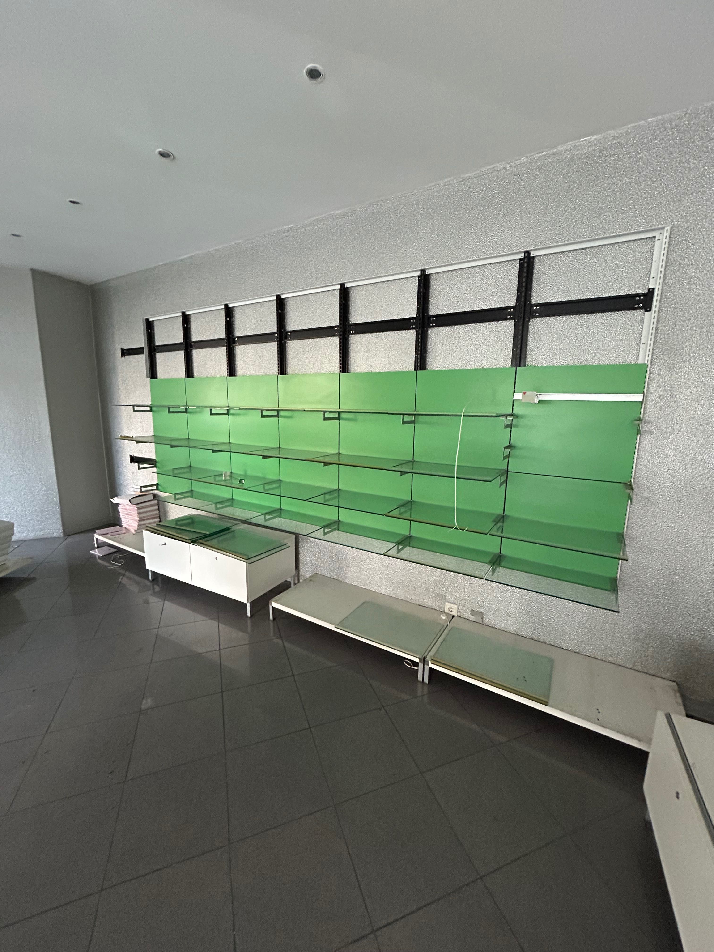 Estantes e prateleiras modulares