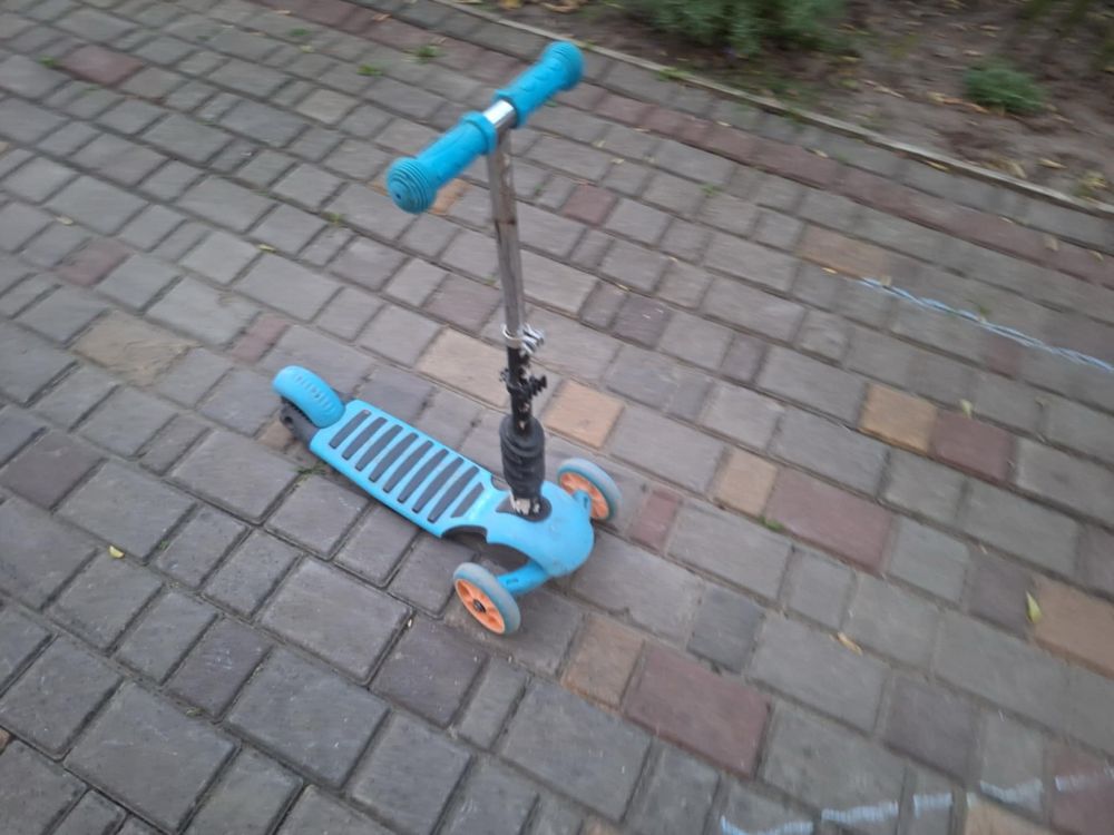 Дитячий трьохколісний самокат