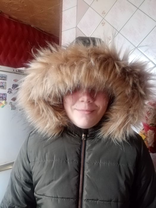 Продам куртку на девочку рост 158, возраст 13 лет