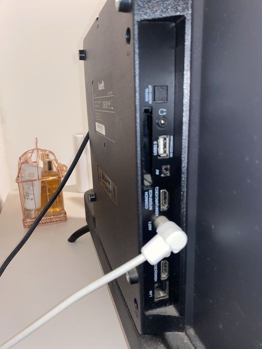 Smart TV Kunf – 32” | Excelente Estado