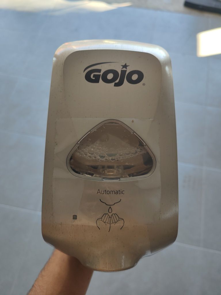 Gojo dispensador automático + 2 recargas