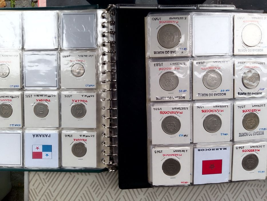 Diversas moedas e notas