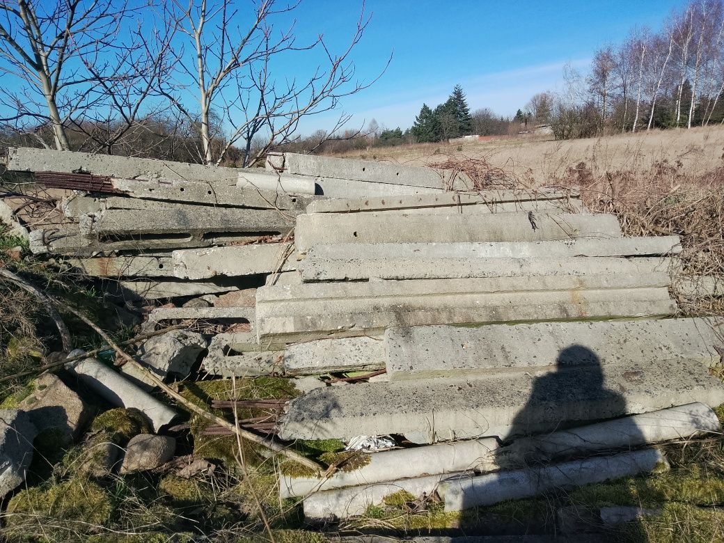 Oddam za darmo słupy betonowe