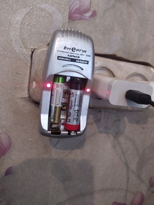 Зарядное  аккумуляторов ЗУ-Д-0,06  батареек.