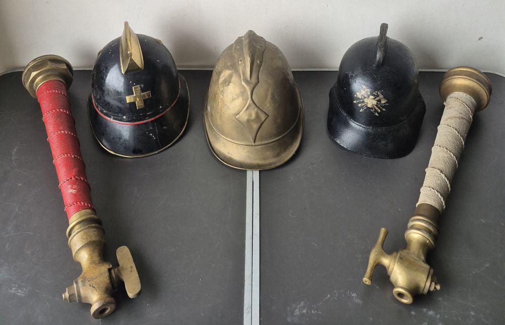 Hełmy i prądownice strażackie- antyki, starocie, retro