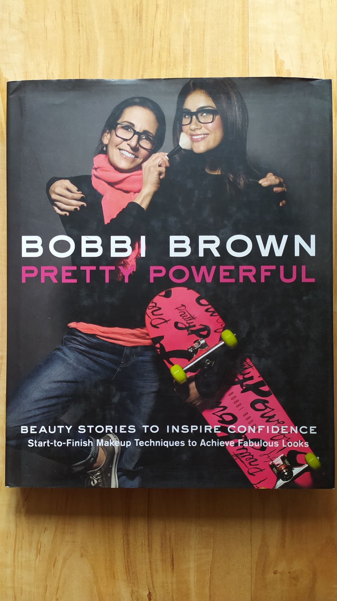 Album Bobbi Brown - Pretty and powerful makijaż makeup