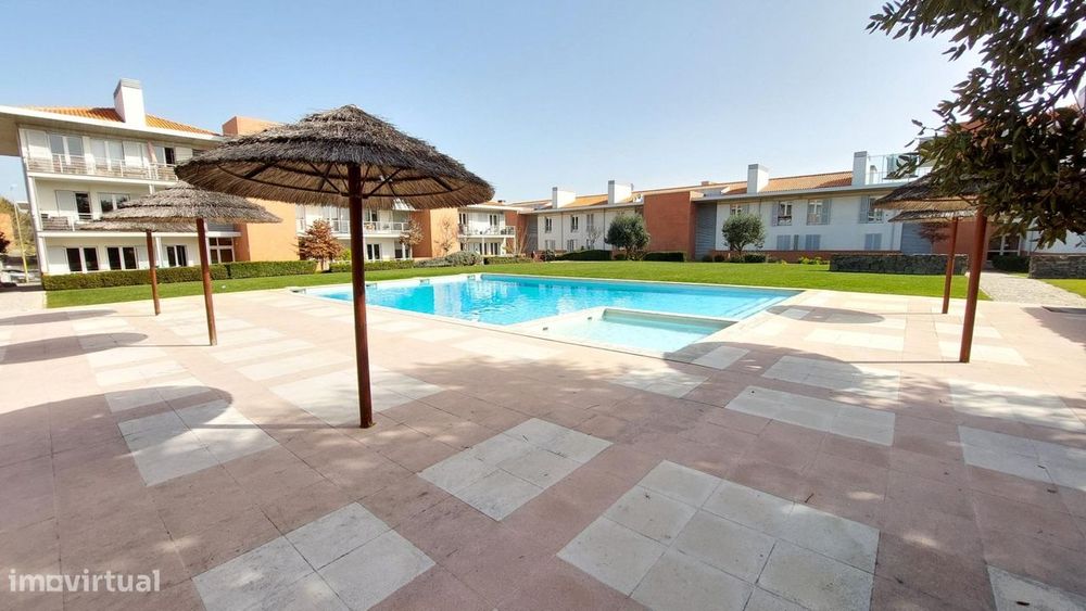 Elegante Apartamento T2 c/ Piscina e Estacionamento em Sintra