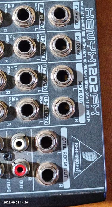Мікшерний пульт Behringer XENYX 1202 FX