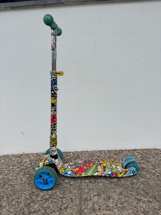 Trotinete, dobrável e com luzes nas rodas