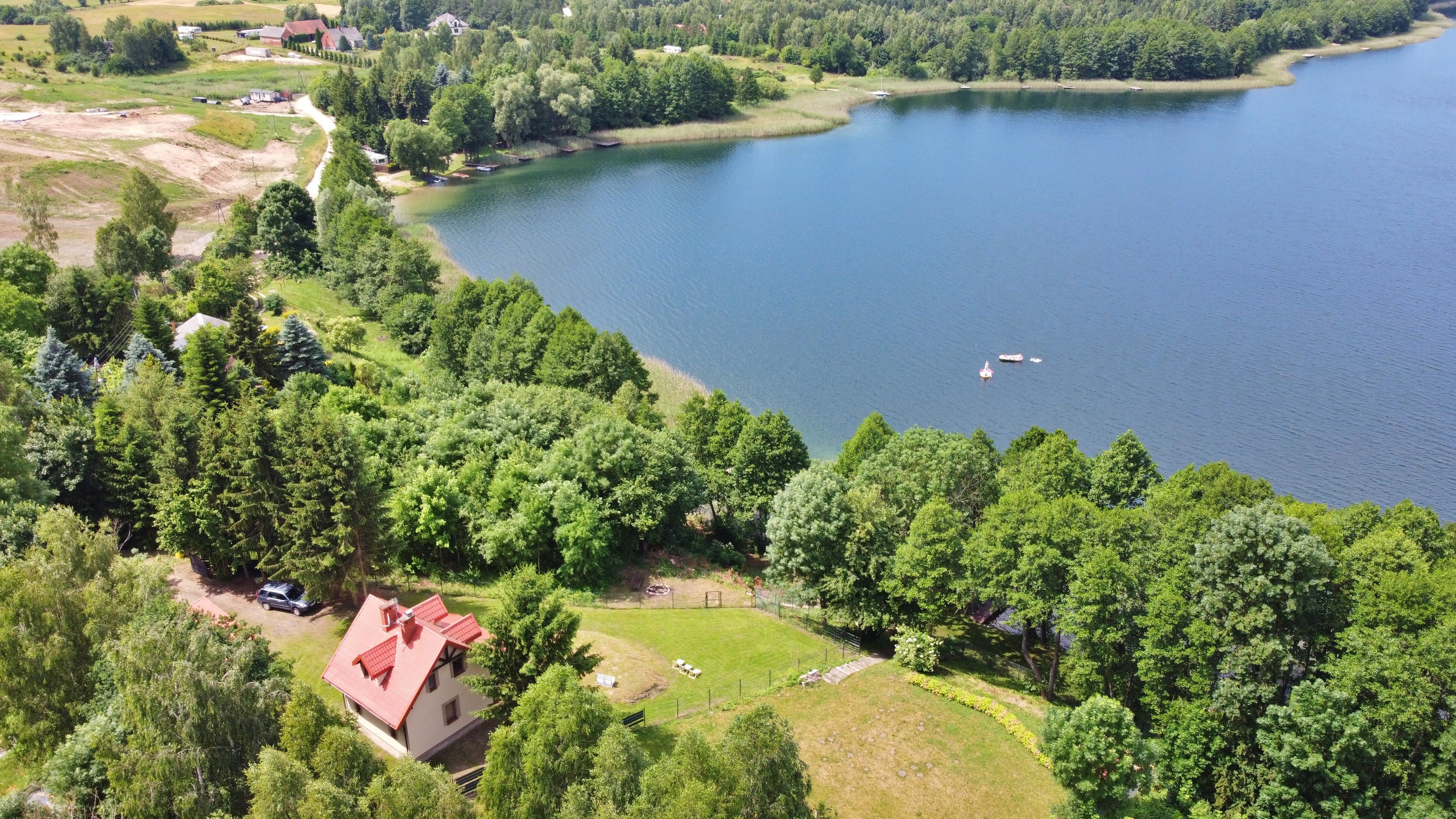 Domek z bezpośrednim dostępem do jeziora 1 kl. czystości