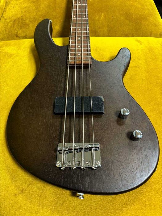 НОВА бас-гітара CORT Action Junior (Open Pore Walnut)