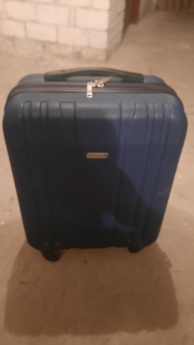 Walizka kabinowa na kółkach samolotowa 40x21x55 granatowa plastikowa