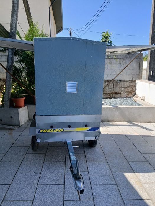 Atrelado para transporte passaros
