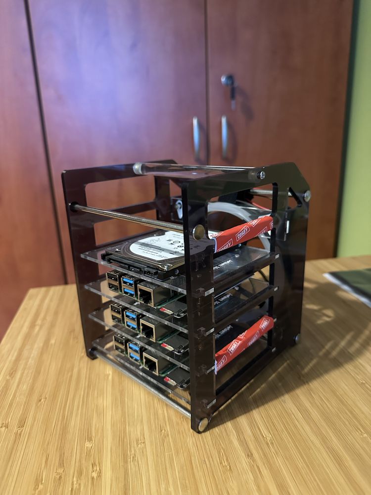 Wieża RPi 3 z dyskiem twardym