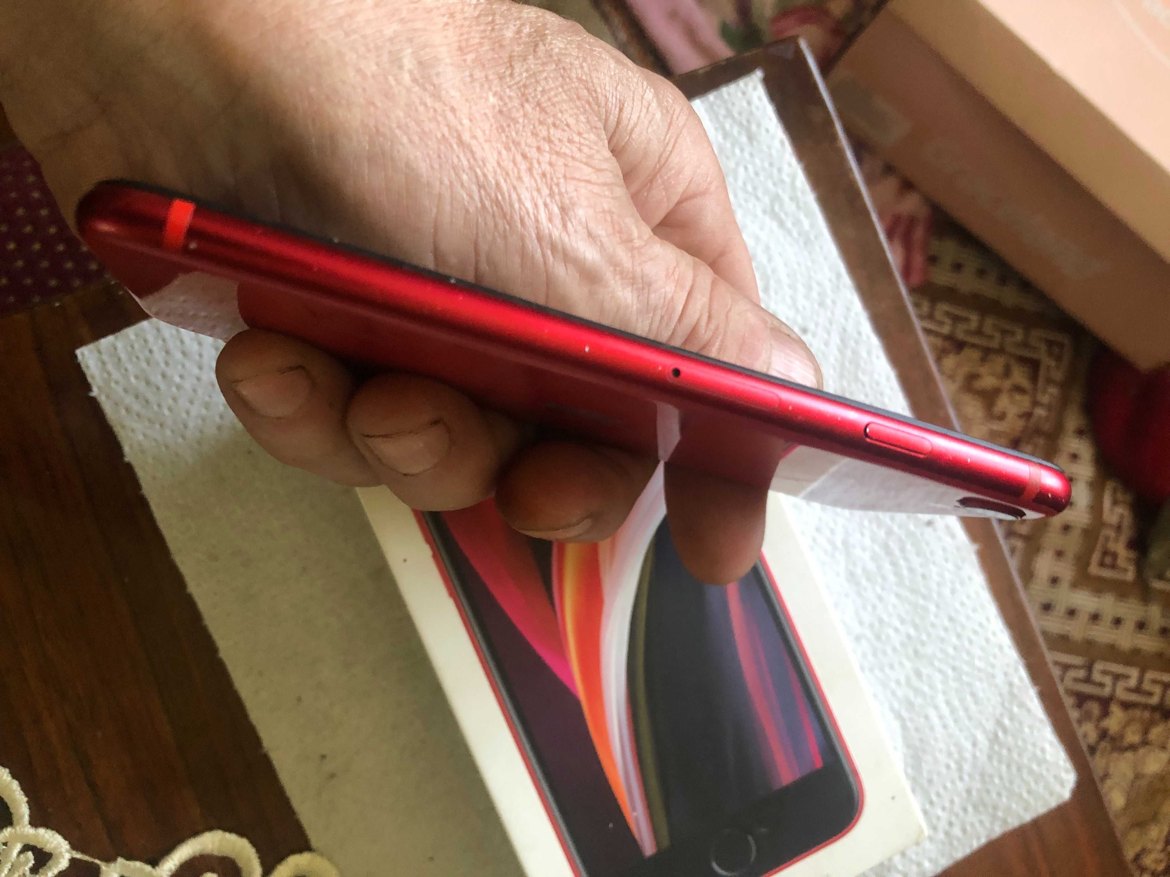 Na części, do odblokowania iPhone SE 2020 A2296 w wersji RED super st.