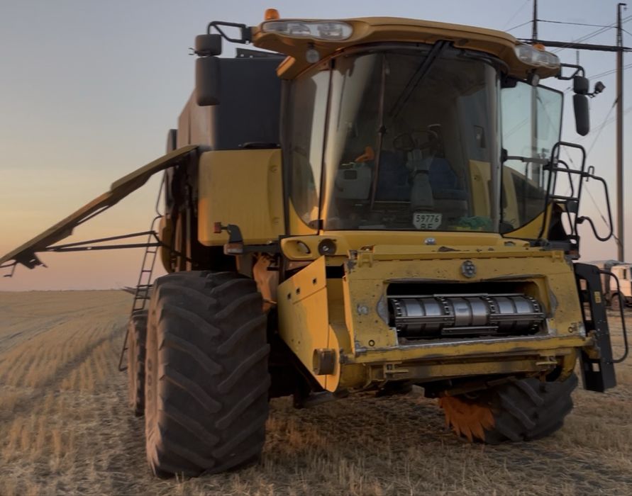 Комбайн зернозбиральний NEW HOLLAND CR9080