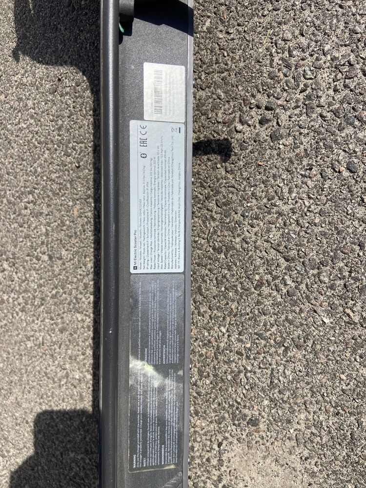 Продам електросамокат Xiaomi Mi Electric Scooter Pro