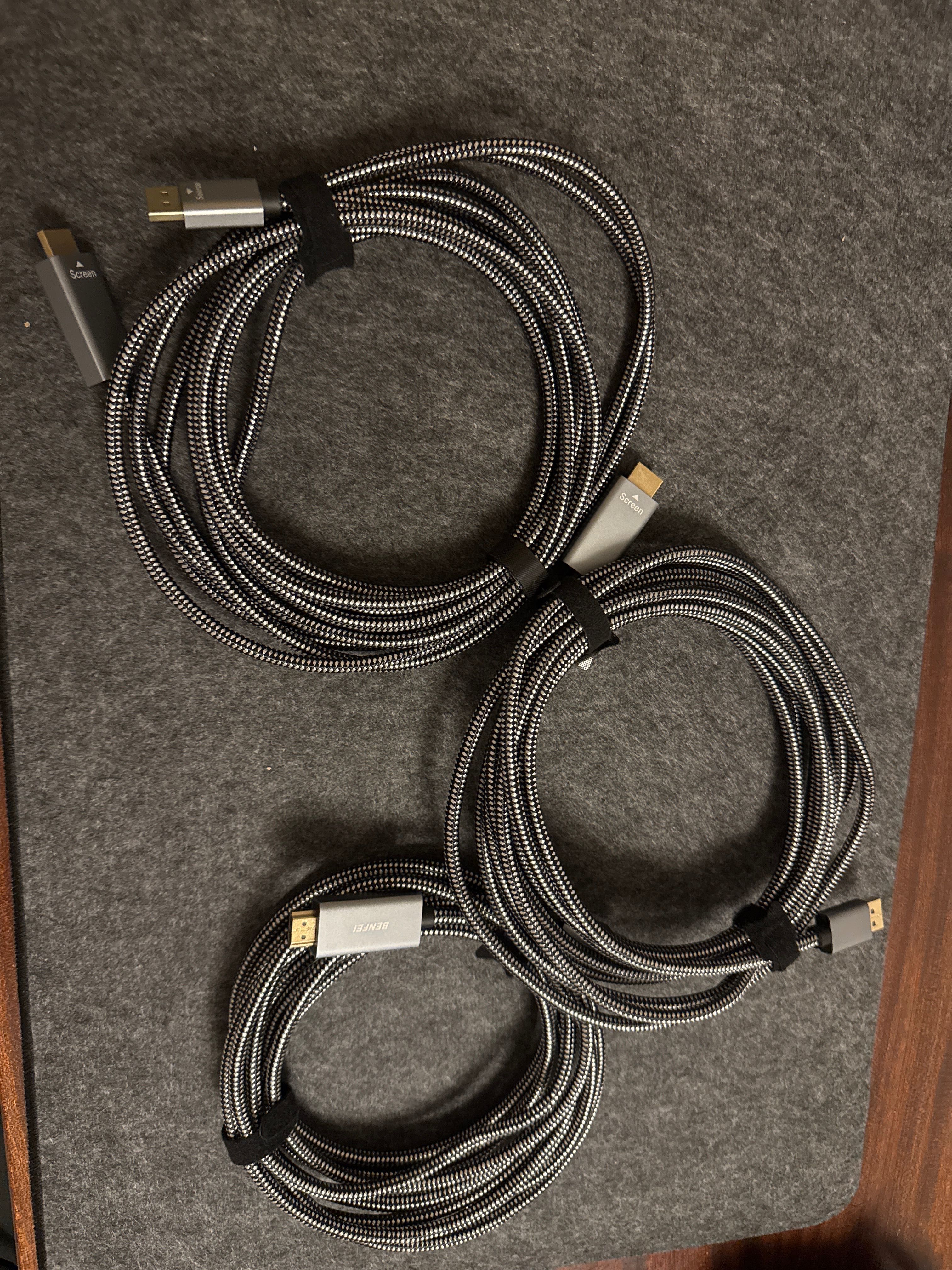 3 cabos hdmi display port. 4.5 metros