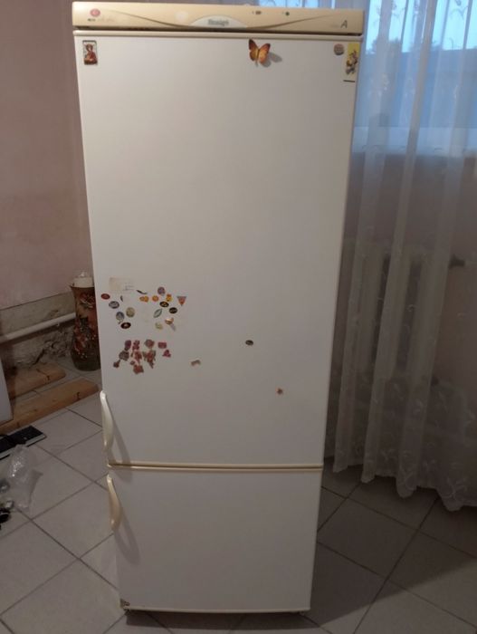 Холодильник Snaige під ремонт або на запчастини