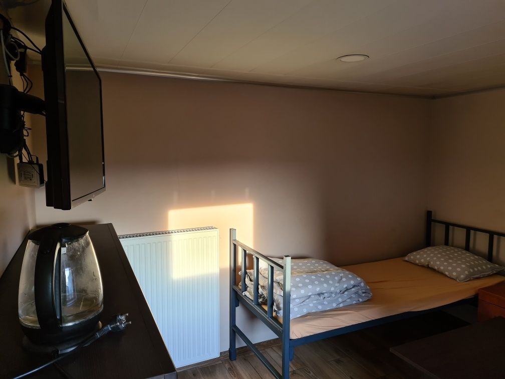 Tanie pokoje do wynajęcia, noclegi pracownicze dla firm, hostel.