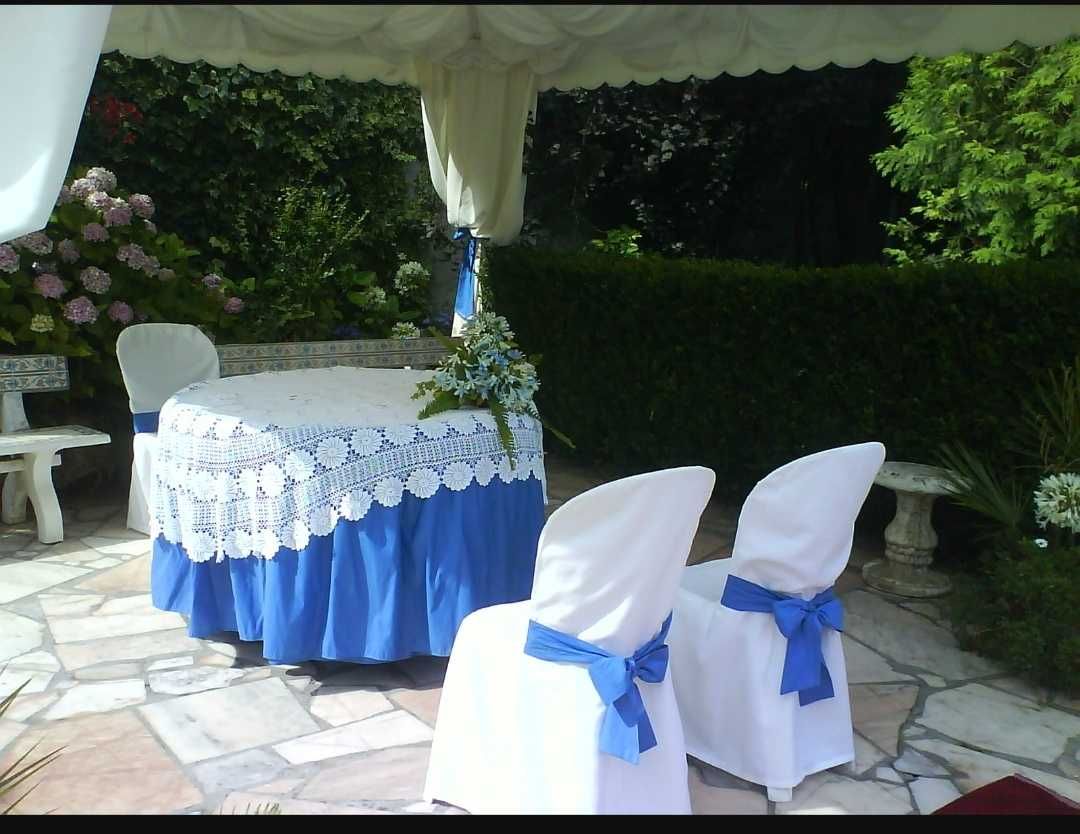 Saias de mesas e toalhas para eventos