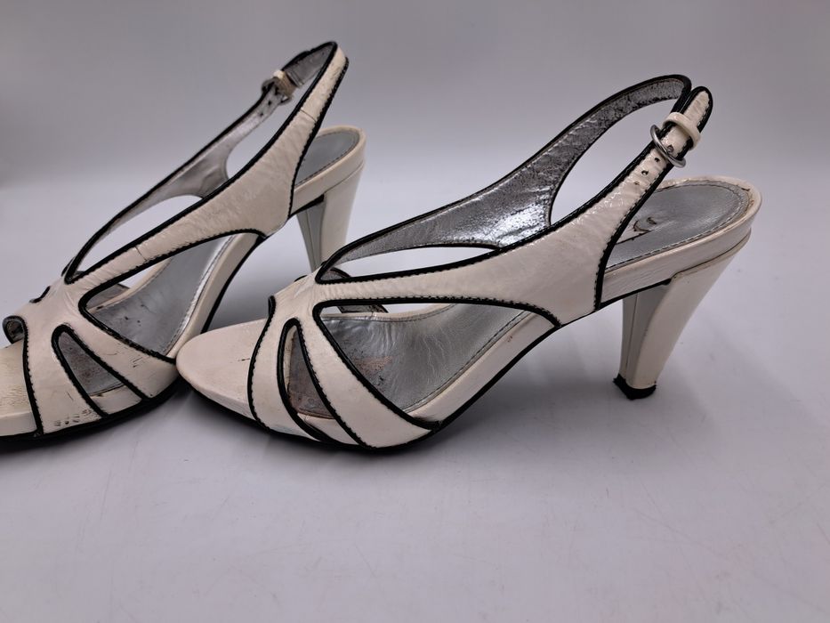 Ecco buty skórzane sandały na obcasie białe czarne lamówki 36