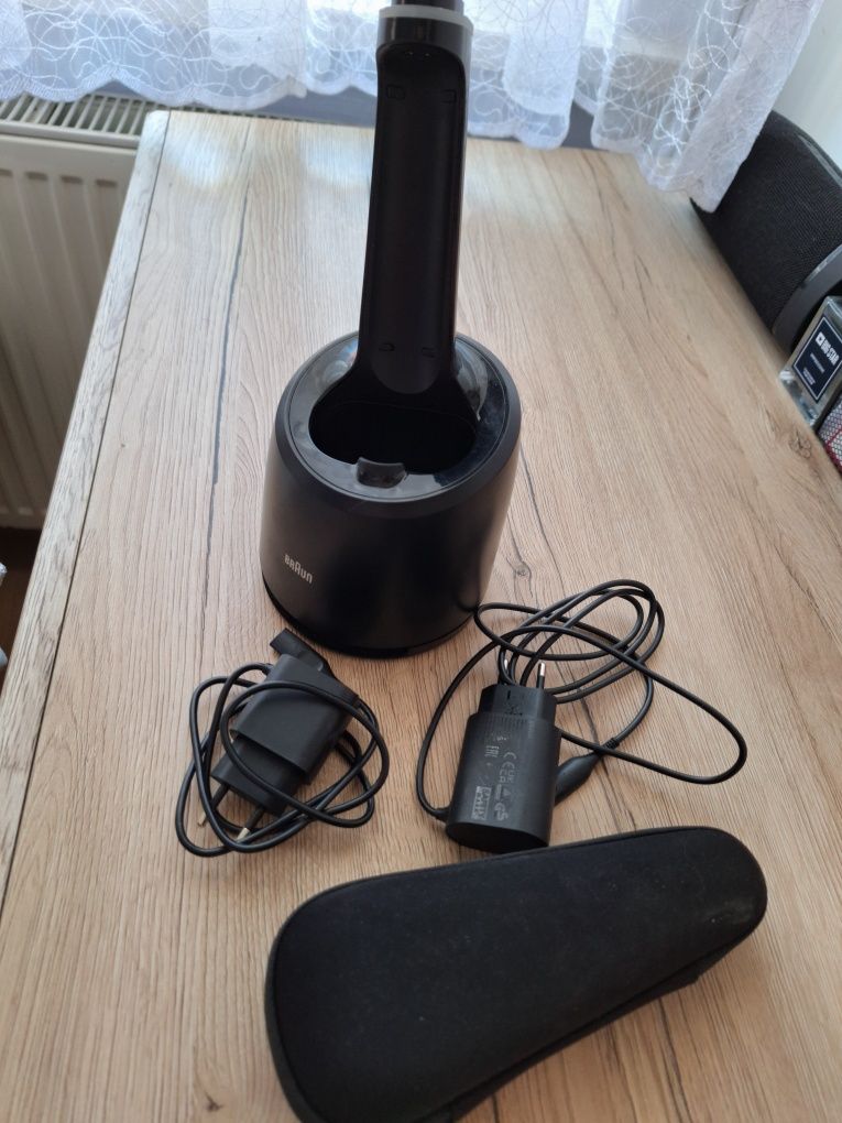 Golarka BRAUN Seria 7 71-S7200CC Na mokro i sucho