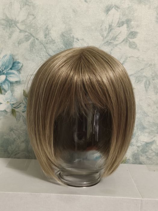 Продаю парики каре