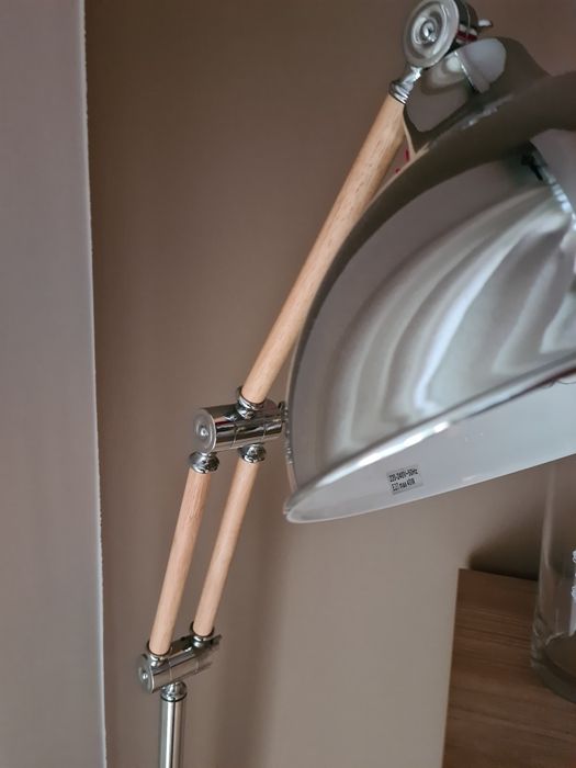 Candeeiro de pé metal e madeira Gato Preto