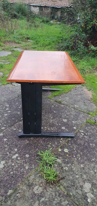 secretária como nova com tampo em madeira