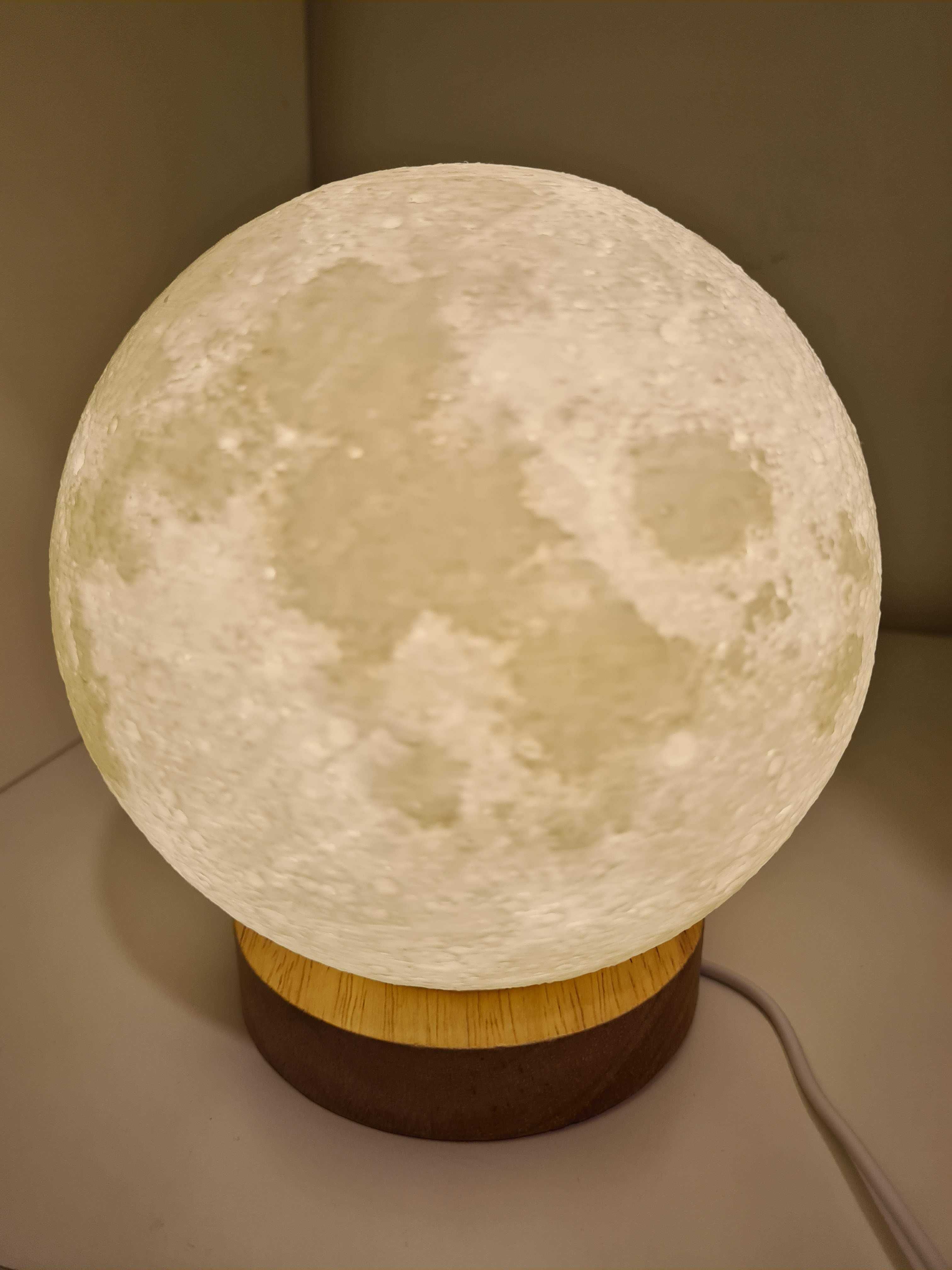 Candeeiro LUA | Iluminação Decorativa e Atmosfera Relaxante