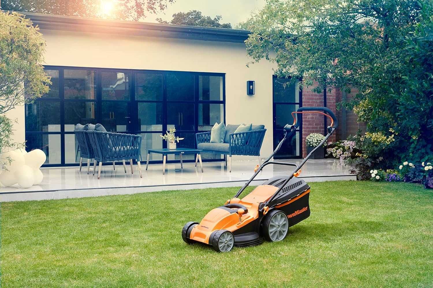 косарка Електрична газонокосарка LawnMaster MEB1840M 1800 Вт 40 см,