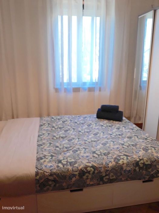 245757 - Quarto com cama de casal em...