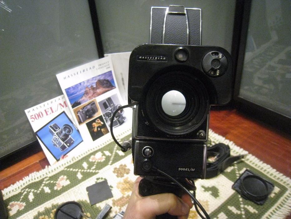 Hasselblad 500EL/M + rara lente com motor Planar 80mm 1:2.8 + extras (lua Omega)